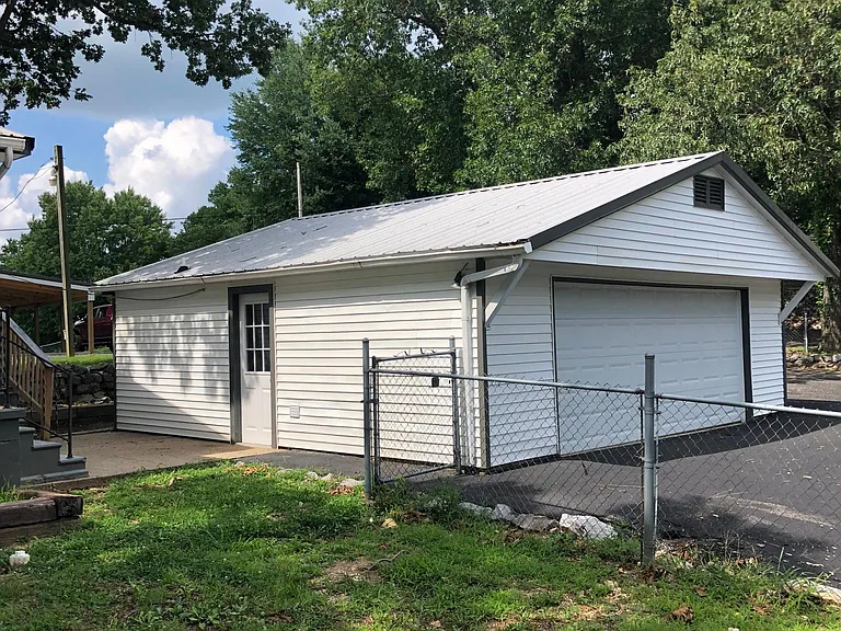 142 Railroad Hill Rd — Photo 3