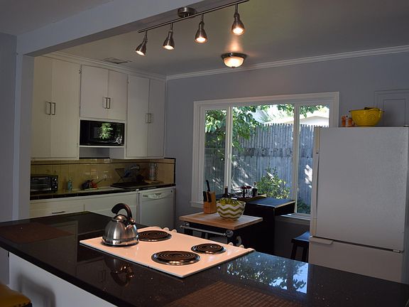4th image of 722A Linden Ave