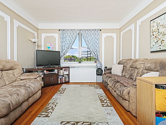 3rd image of 60 Broad St W APT 5B