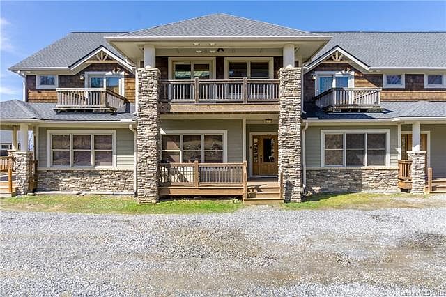 1st image of 402 Vista Dr