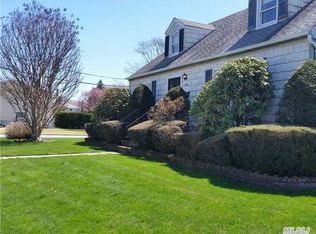 1506 N Jerusalem Rd, North Merrick, NY 11566