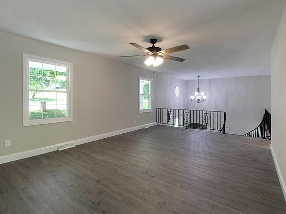 5th image of 1725 Cherrybrook Dr