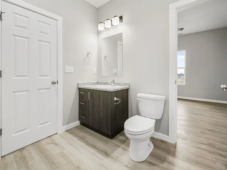 655 E Forest St — Photo 12