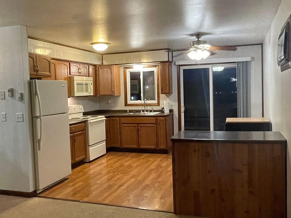 1st image of 105-107 W Industrial Park Ave #105