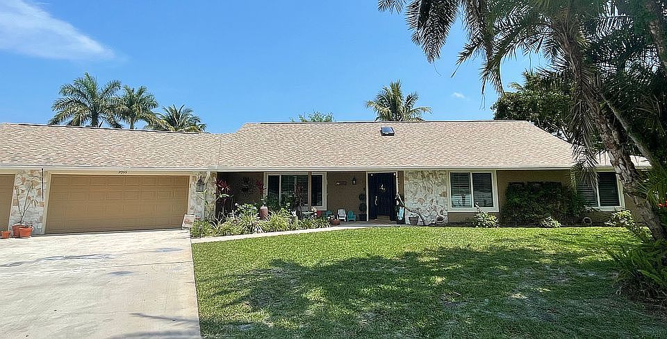 1st image of 3055 NE Loquat Ln