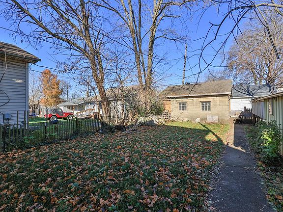 4th image of 1911 Hill Ave