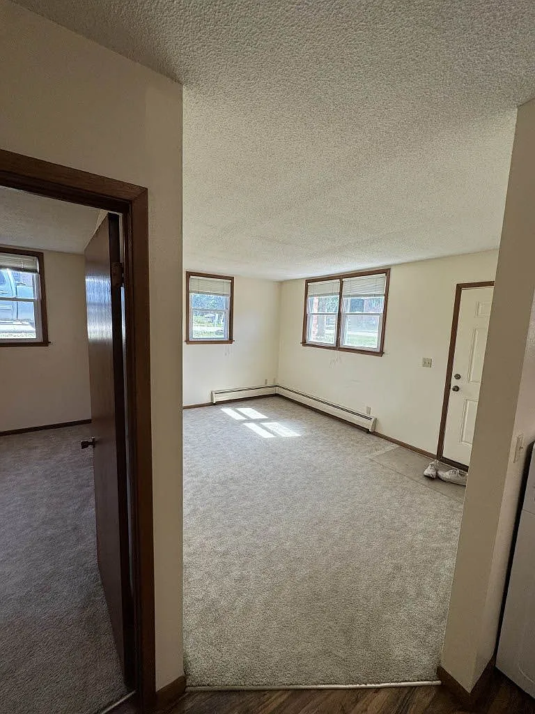 1 bed, 1.0 bath, $800 — Photo 2