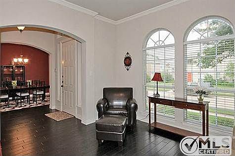 4th image of 3915 Granbury Dr