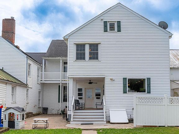 3rd image of 220 W Main St