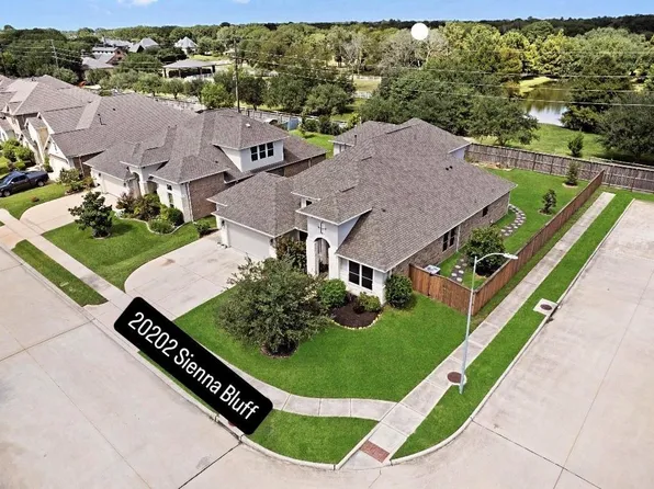 20202 Sienna Bluff Dr, Cypress, TX 77433