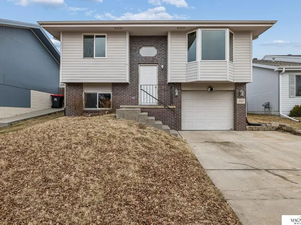 2010 NW 57th St, Lincoln, NE 68528