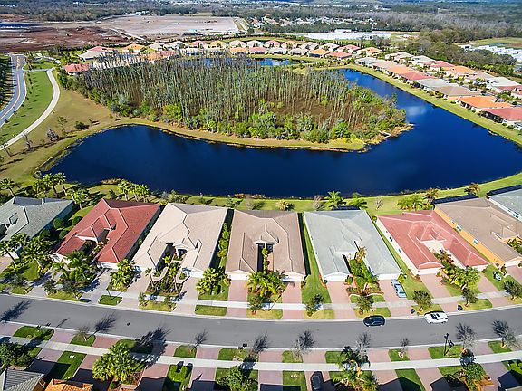 2nd image of 15839 Aurora Lake Cir