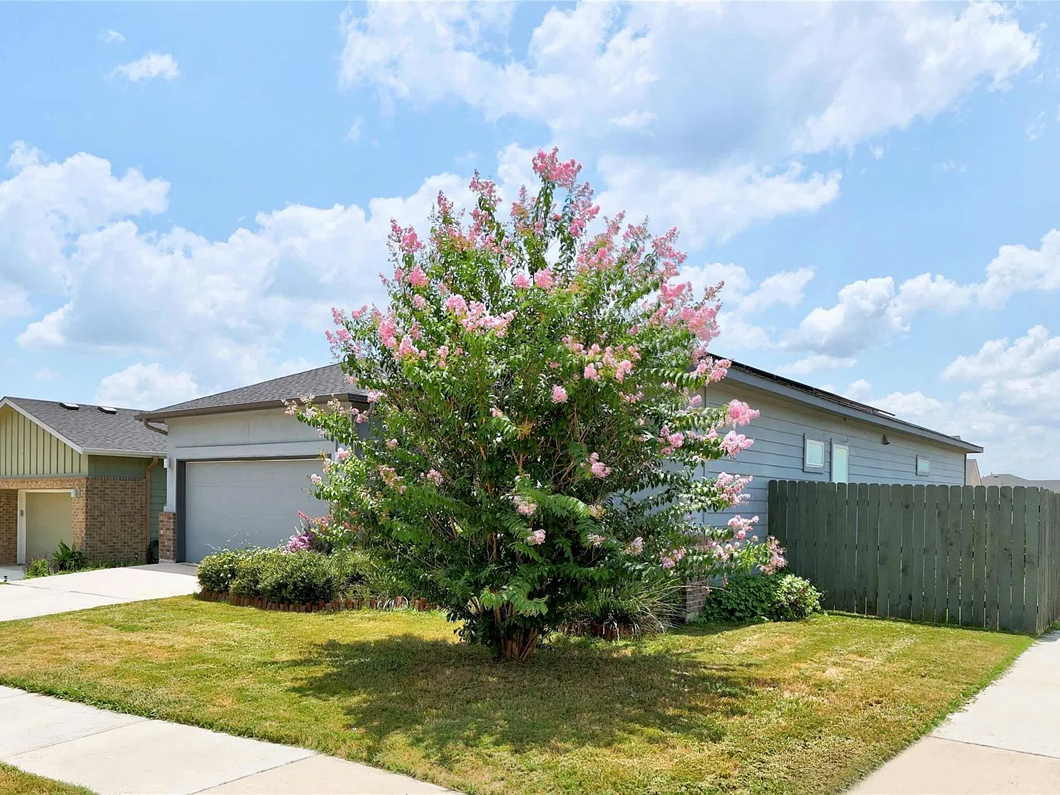 3 bed, 2.0 bath, 1847 sqft, $2,295 — Photo 4