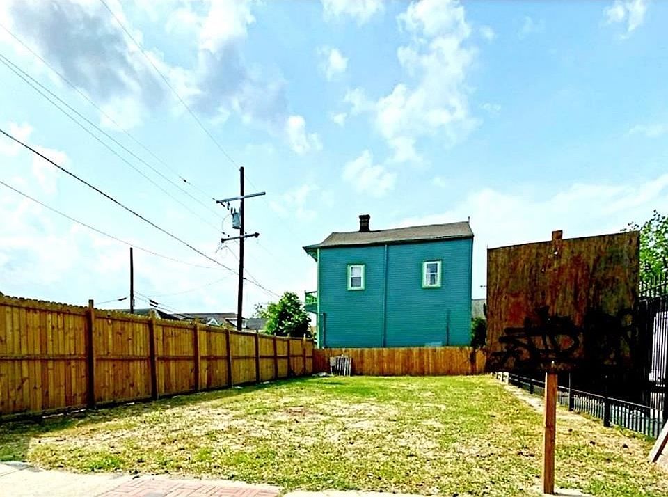 1st image of 1001 N Claiborne Ave