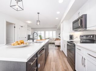 325 Park East Dr #219, Winnipeg, MB R3Y 1Z9