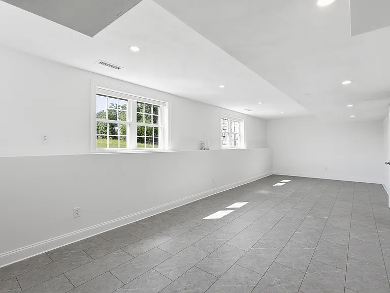 169 Glenwood Rd — Photo 36