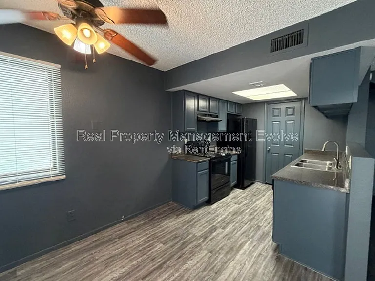 2689 W Ocotillo Rd — Photo 11