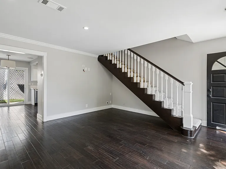 2550 Elden Ave #B — Photo 12