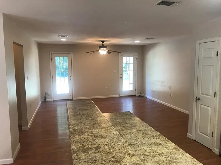 732 Victory St — Photo 3