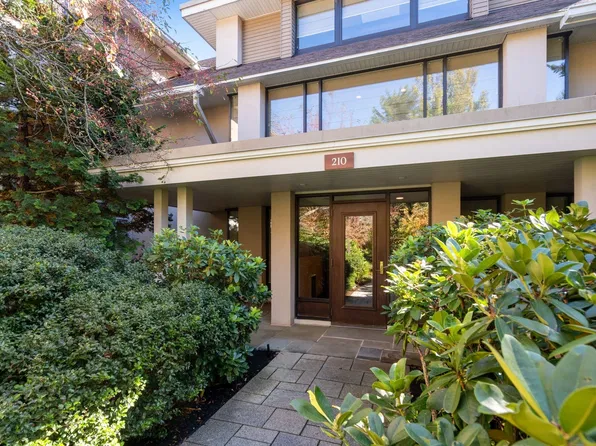 210 Allandale Rd APT 1C, Chestnut Hill, MA 02467