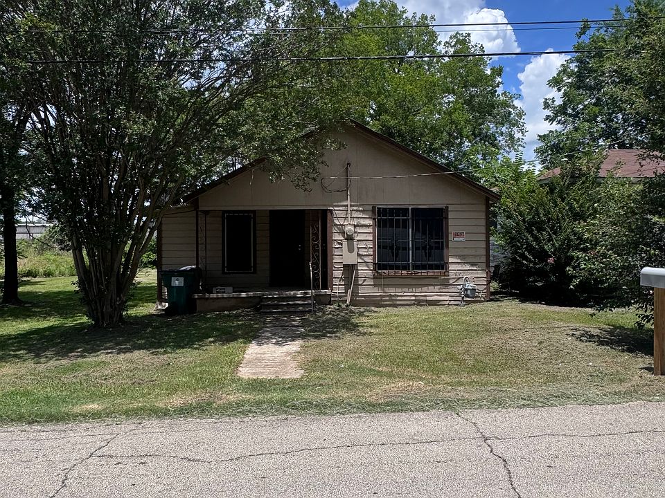 1st image of 438 W Reunion St