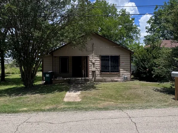 438 W Reunion St, Fairfield, TX 75840