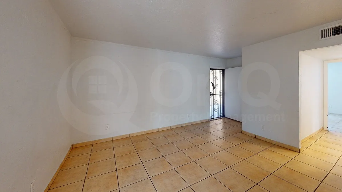 1620 N Wilmot Rd — Photo 4