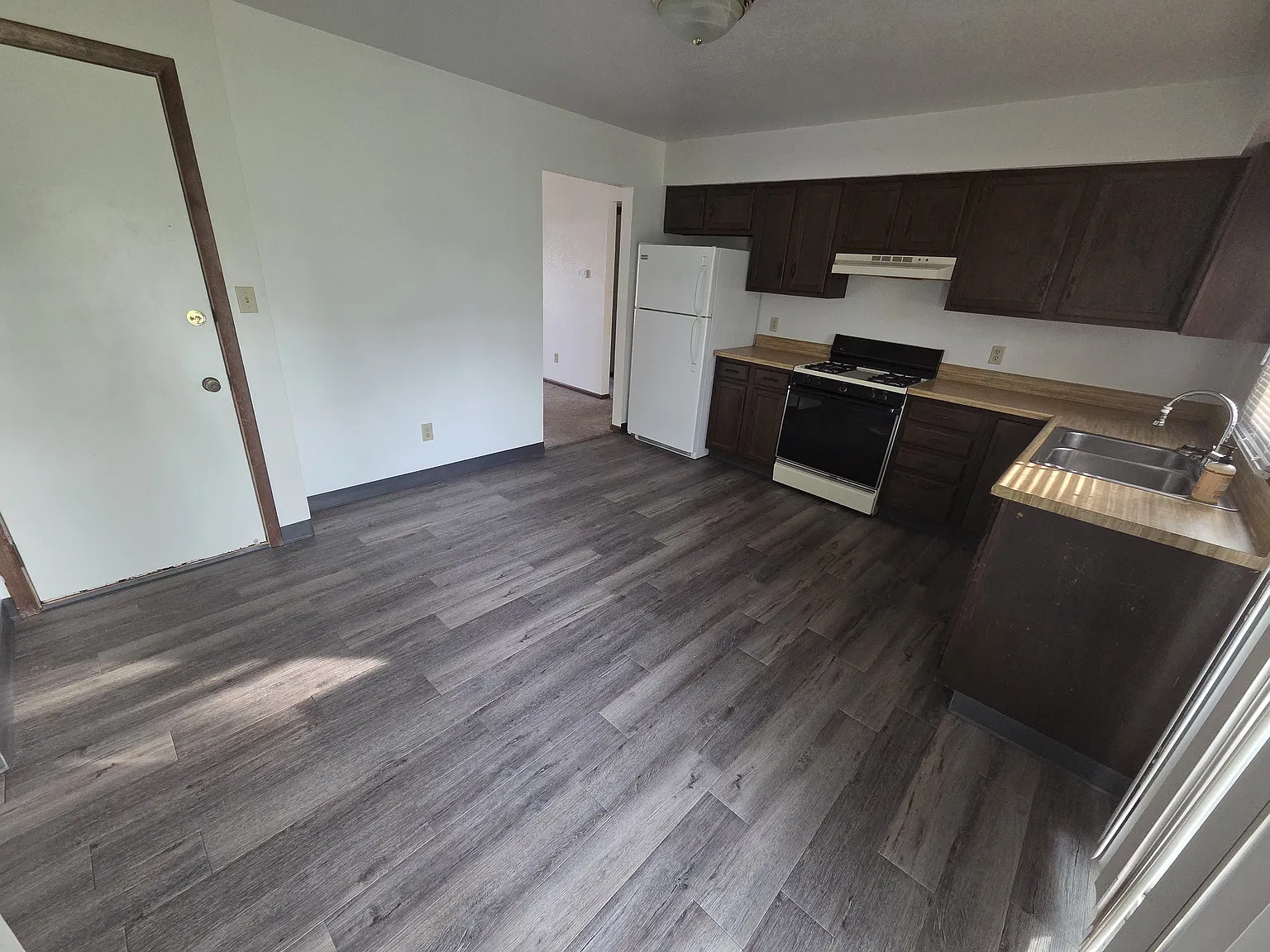 2 bed, 900 sqft, $1,250 — Photo 4