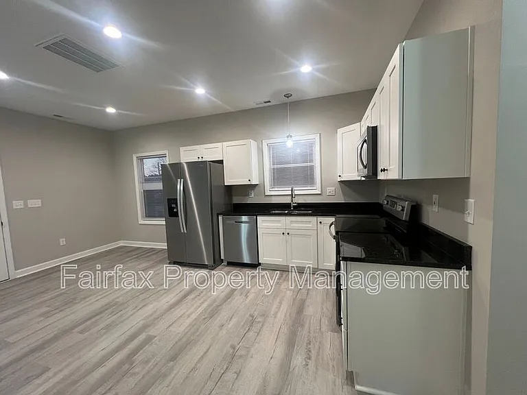 2309 Owen St #B — Photo 8