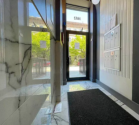 Rented by Artur Gutman, LREB | media 12