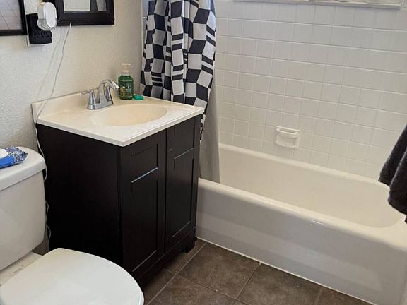 5th image of 44946 3rd St E