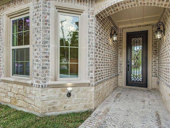 3rd image of 1007 S Irving Heights Dr