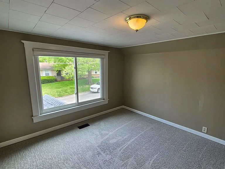 1001 S Hinshaw Ave — Photo 13