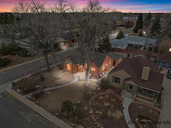 2nd image of 322 W 6th Ave