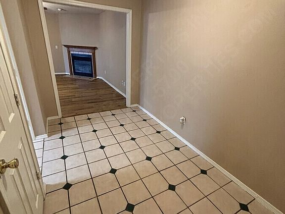3rd image of 2538 W Houston St