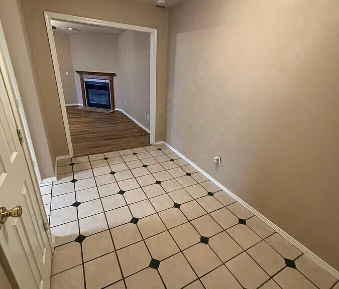 2538 W Houston St — Photo 3