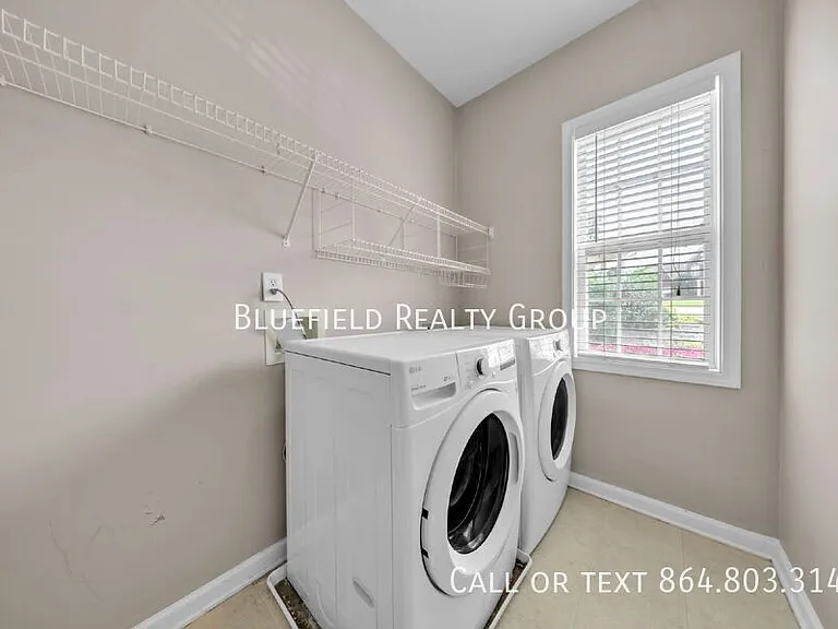 417 Summergreen Way — Photo 32