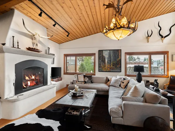 575B Electric Ave, Bigfork, MT 59911
