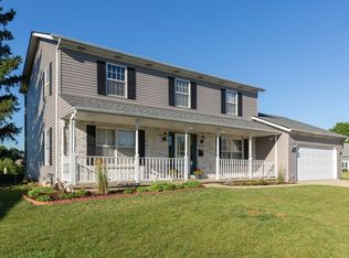 533 Pickwick Cir, Dekalb, IL 60115