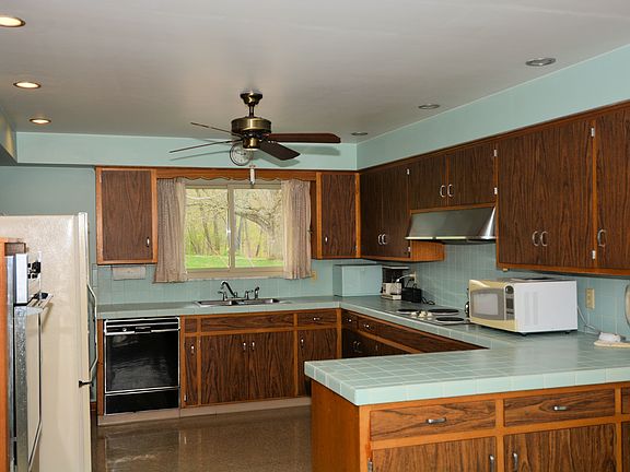 4th image of 8839 Robinhood Cir