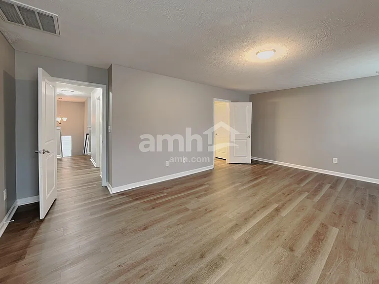 653 Classic Ln — Photo 8