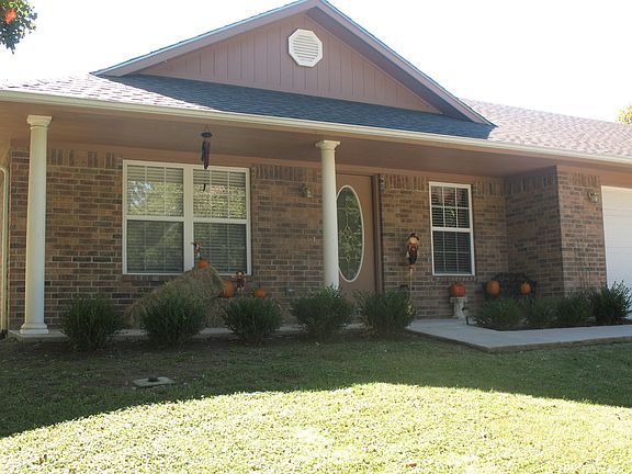 2nd image of 1913 Hilltop Dr