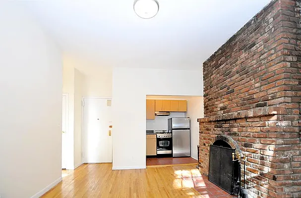 Rented by Buchbinder & Warren | media 9