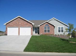 2302 Shenandoah Dr, Leavenworth, KS 66048