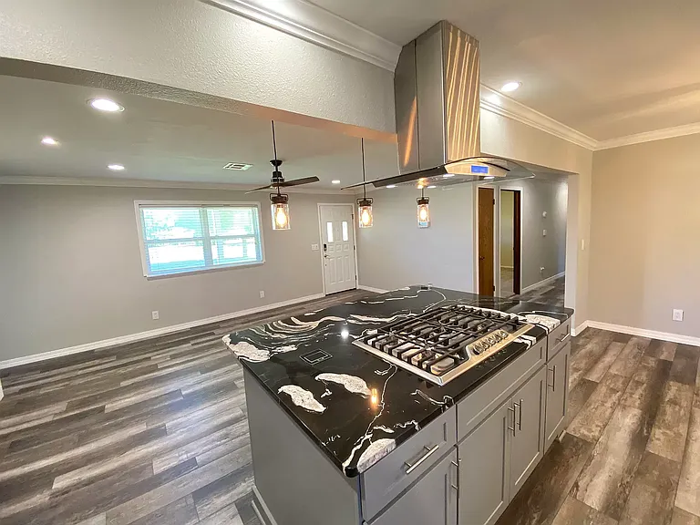 4836 Sunnyslope Dr — Photo 2