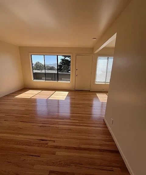 1549 Pershing Dr #D — Photo 2