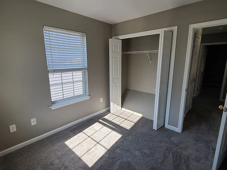230 Crown Ct — Photo 41