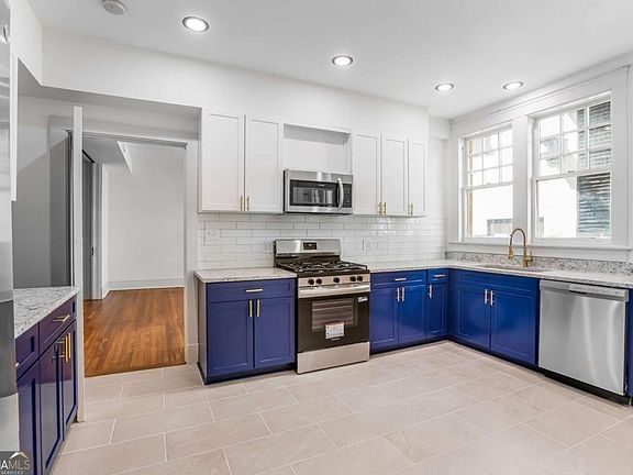 3rd image of 754 Juniper St NE APT 4
