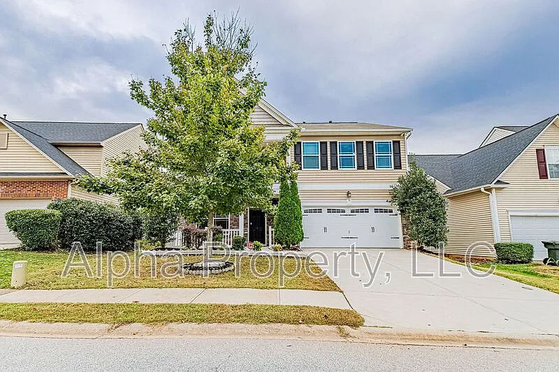 4 bed, 2.5 bath, 2679 sqft, $2,300 — Photo 1