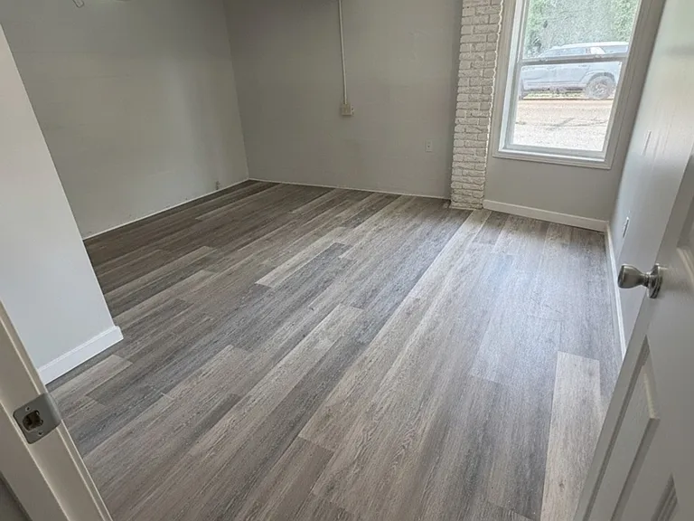 615 E Court St #A — Photo 7